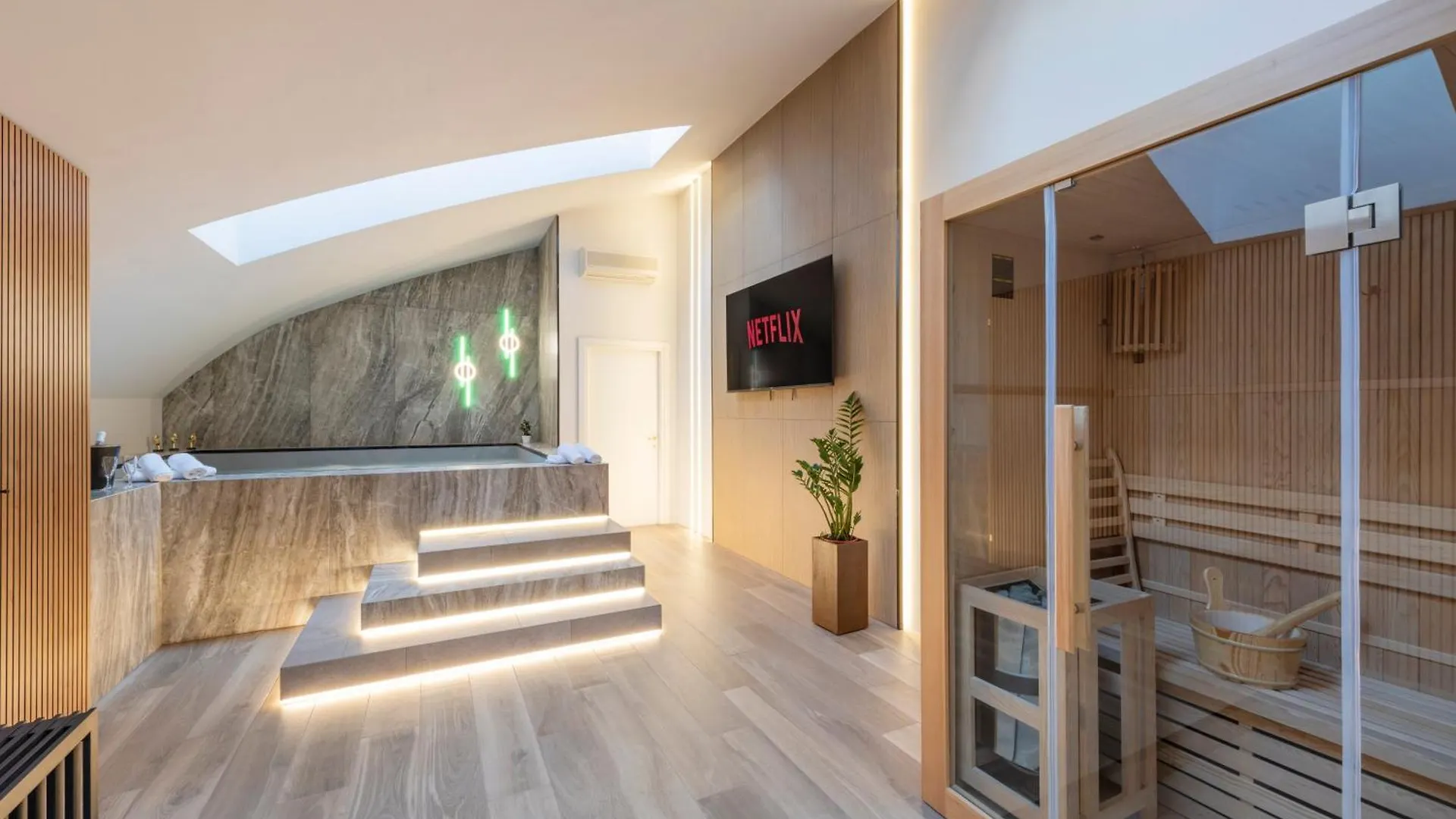 Lejlighed Piscina Interna Privata E Spa A Milano