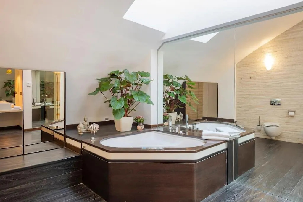 Lejlighed Piscina Interna Privata E Spa A Milano