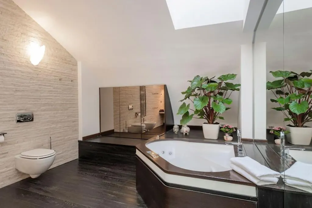 Piscina Interna Privata E Spa A Milano 0*,  Olaszország